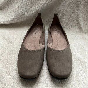 Life Stride Women's Taupe Flats